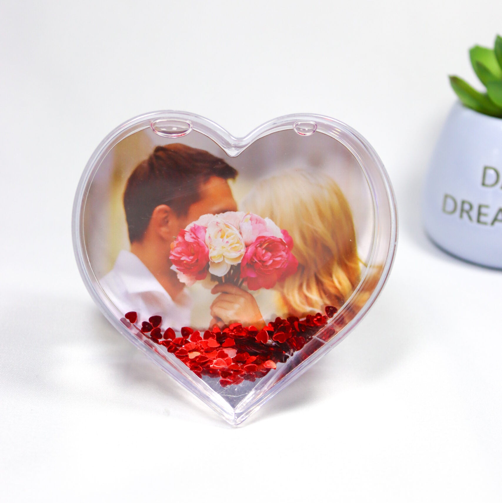 globo em formato coração com foto